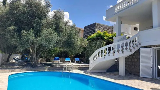 Sea view house with Swimming pool in Utjeha — photo 28